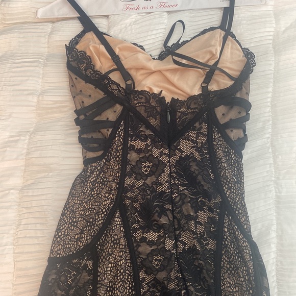 Black lace BEBE dress - Picture 3 of 4